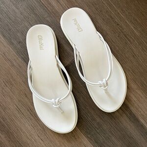 OluKai Women's White Flip Flop Sandals